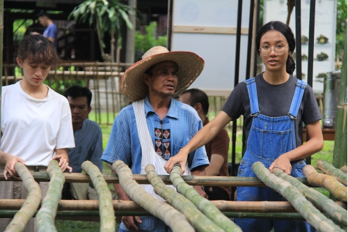 การสร้างเรือนเครื่องผูก ภายใต้กิจกรรม - Building a bamboo house of the “Artisans Talk” woodworking and traditional kruang puuk house construction workshop