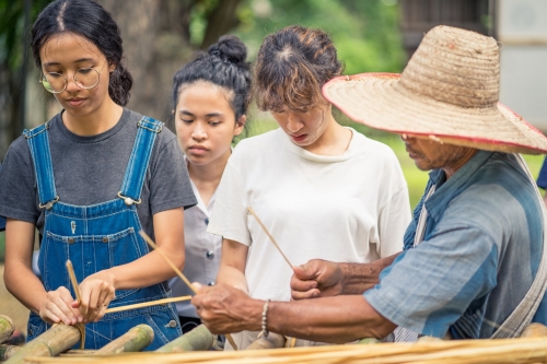 การสร้างเรือนเครื่องผูก ภายใต้กิจกรรม - Building a bamboo house of the “Artisans Talk” woodworking and traditional kruang puuk house construction workshop