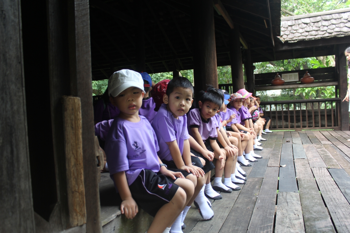 คณะครูและนักเรียนจากโรงเรียนสาธิตมหาวิทยาลัยราชภัฏเชียงใหม่ เยี่ยมชมพิพิธภัณฑ์เรือนโบราณล้านนา มช.
