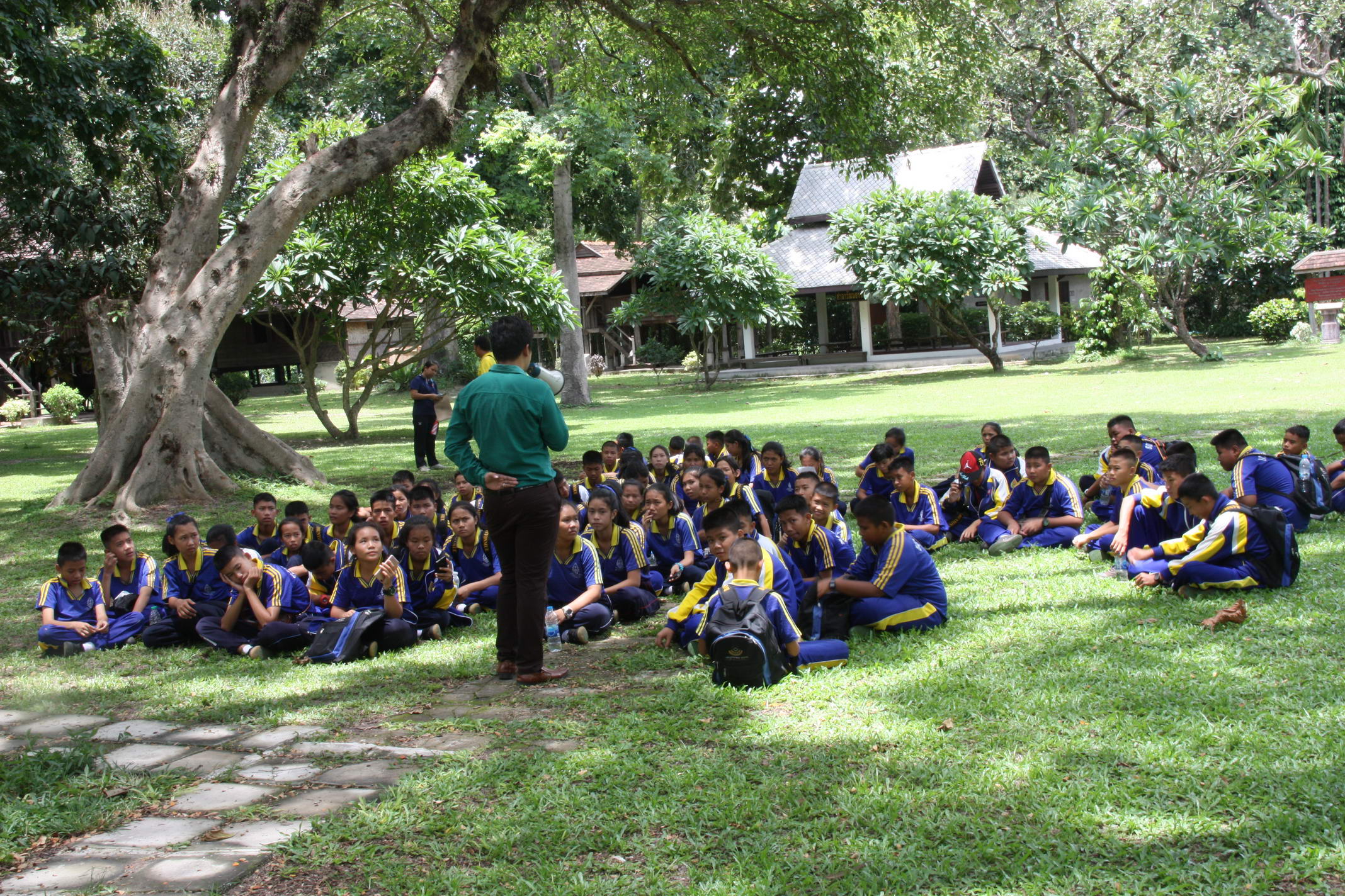 ให้การต้อนรับคณาจารย์และนักเรียนจากโรงเรียนบ้านสันต้นหมื้อ
