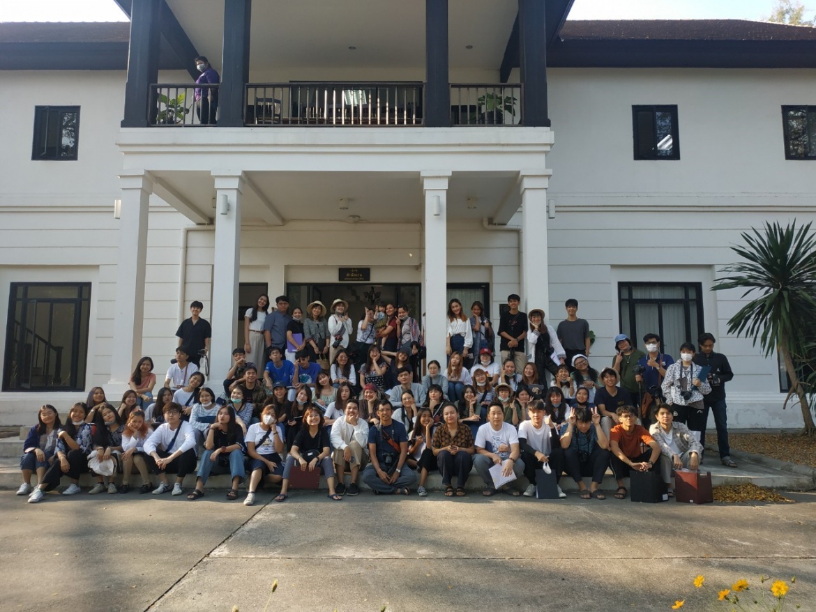 คณาจารย์และนักศึกษา คณะสถาปัตยกรรมศาสตร์ สถาบันเทคโนโลยีพระจอมเกล้าเจ้าคุณทหารลาดกระบัง เยี่ยมชมพิพิธภัณฑ์เรือนโบราณล้านนา มช.