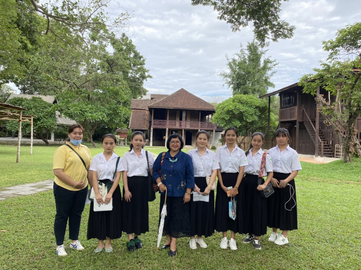 นักศึกษาจาก Yunnan Economics Trade and Foreign Affairs College เข้าทัศนศึกษา ณ พิพิธภัณฑ์เรือนโบราณล้านนา มช. 