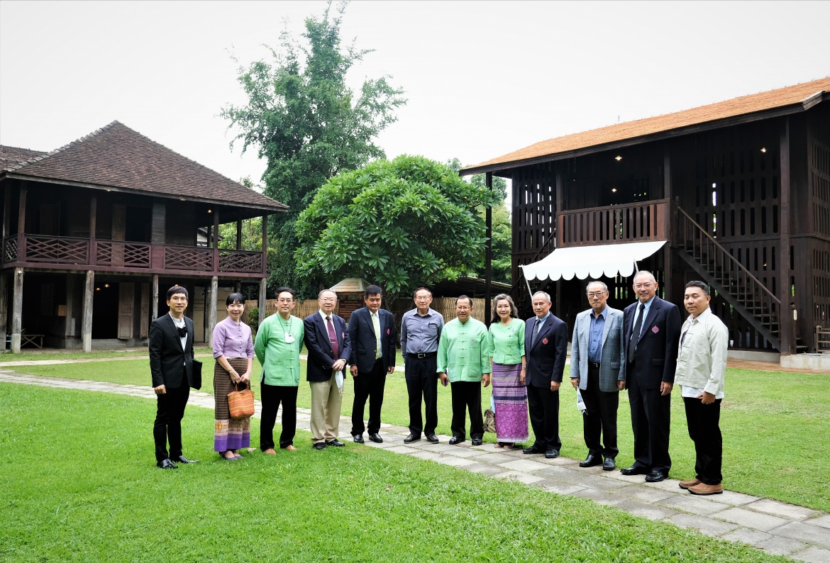 ให้การต้อนรับคณะกรรมการมูลนิธิจุมภฏ-พันธุ์ทิพย์