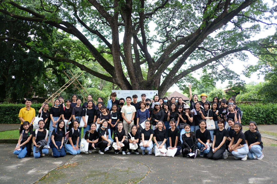 คณาจารย์และนักศึกษาในภาควิชาชีววิทยา คณะวิทยาศาสตร์และเทคโนโลยี มหาวิทยาลัยราชภัฏเชียงใหม่ เข้าทัศนศึกษาเยี่ยมชมพิพิธภัณฑ์เรือนโบราณล้านนา มช. 