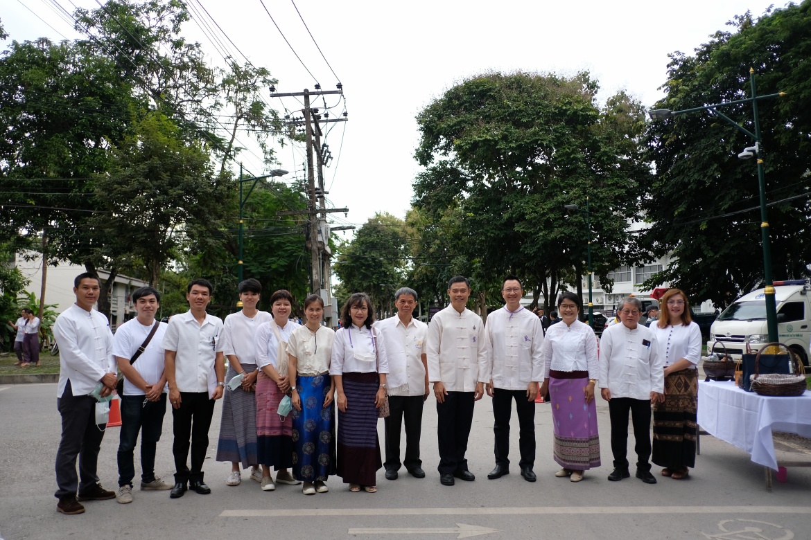 ร่วมพิธีตักบาตรเทโวโรหณะเนื่องในเทศกาลออกพรรษา ประจำปี 2563