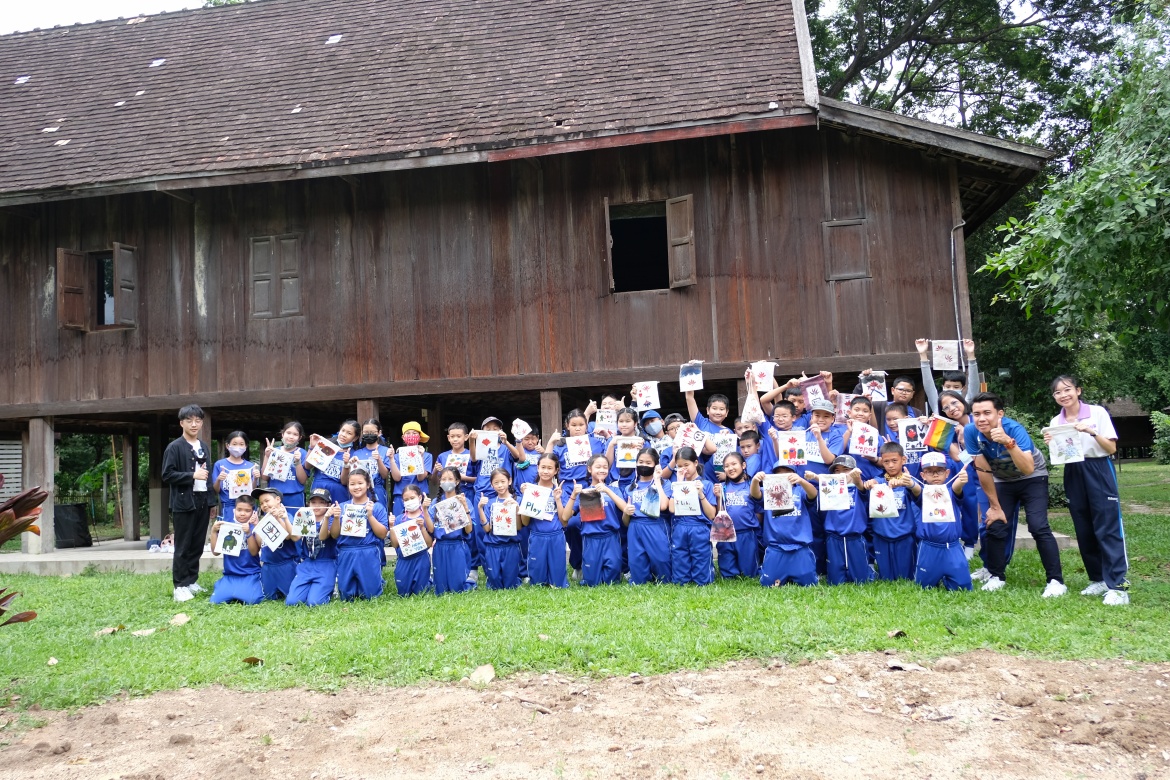 คณะครูและนักเรียนจากโรงเรียนปรินส์รอยแยลส์วิทยาลัย เข้าทัศนศึกษาพิพิธภัณฑ์เรือนโบราณล้านนา มช.