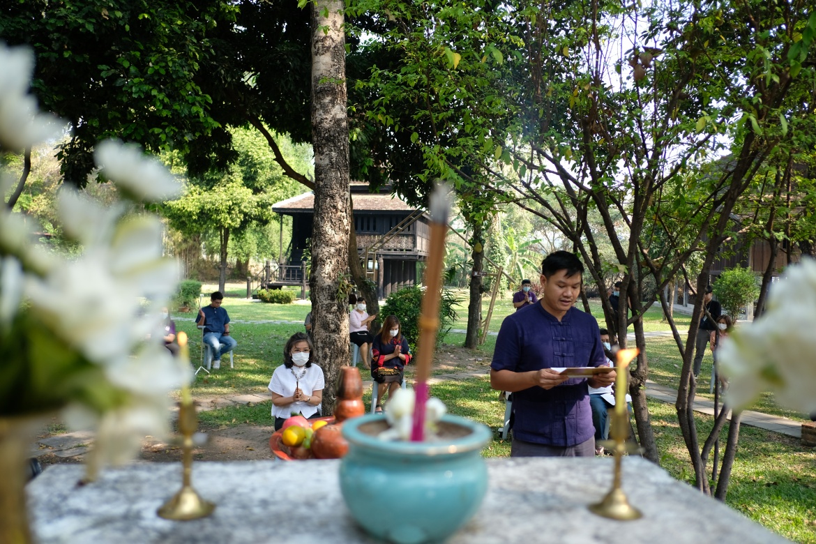 พิธีไหว้พระภูมิเจ้าที่และบอกกล่าววิญญาณผู้ปกปักษ์รักษาเรือนโบราณและหลองข้าวล้านนา เพื่อดำเนินงานโครงการ Conservation of Traditional Lanna Architecture in Chiang Mai ภายใต้ทุนรางวัล AFCP 2019–2021 (ระยะที่ 2)