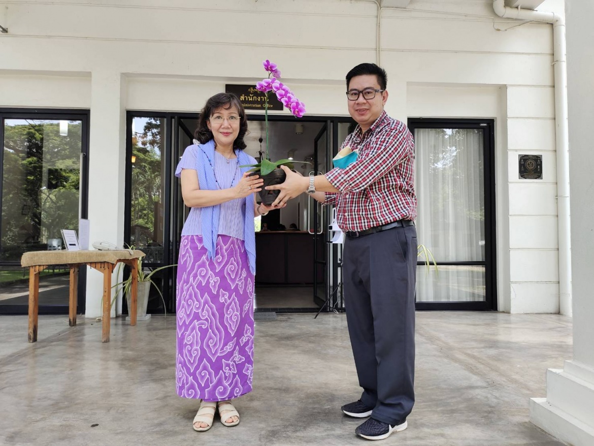 อาจารย์ ดร.สราวุธ รูปิน คณะวิจิตรศิลป์ เข้าร่วมแสดงความยินดีมุทิตาจิตกับ ผู้ช่วยศาสตราจารย์วิลาวัณย์ เศวตเศรนี เนื่องในโอกาสเกษียณอายุงาน ประจำปี 2564