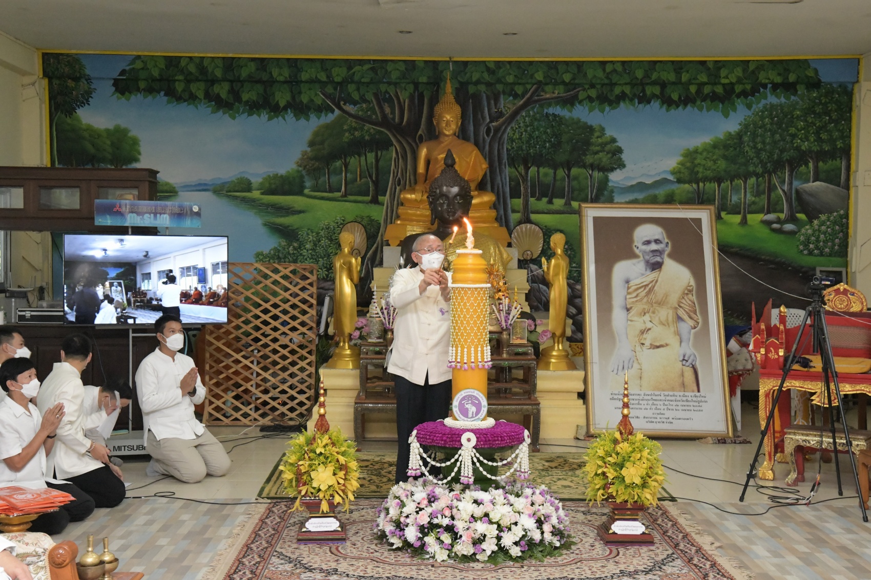 ร่วมพิธีถวายเทียนพรรษา และผ้าอาบน้ำฝน มหาวิทยาลัยเชียงใหม่ เนื่องในเทศกาลเข้าพรรษา ประจำปี 2565