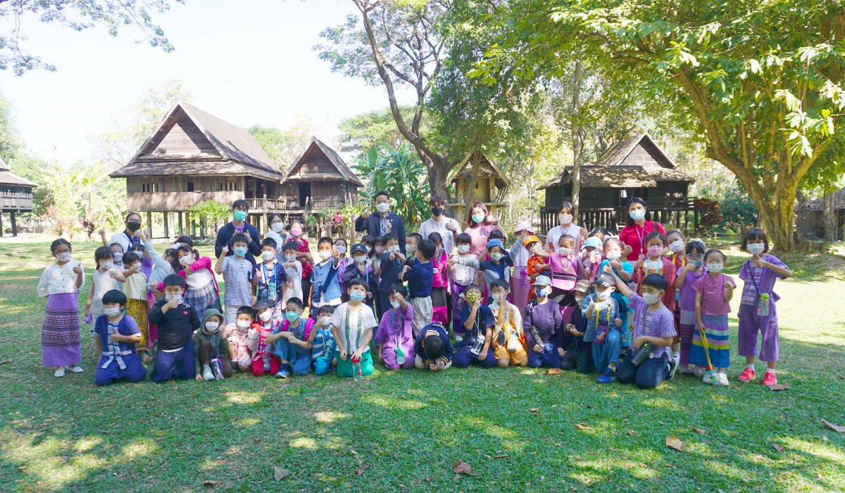 โรงเรียนสาธิตมหาวิทยาลัยเชียงใหม่ ศึกษาเเหล่งเรียนรู้ด้านสถาปัตยกรรมเเละวิถีชีวิตวัฒนธรรมล้านนา ภายใต้กิจกรรม “เด็กยุคใหม่ เรียนรู้วิถีไทย”