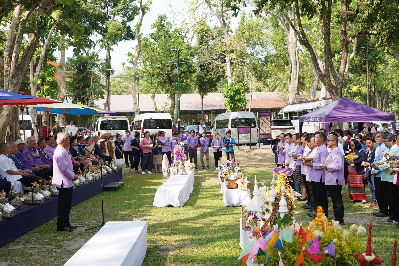 พิธีดำหัวอดีตอธิการบดี อธิการบดี และคณาจารย์ผู้อาวุโสมหาวิทยาลัยเชียงใหม่ เนื่องในประเพณีปีใหม่เมือง (สงกรานต์) ประจำปี 2566