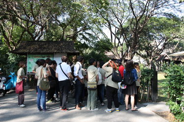 คณาจารย์และนักศึกษา คณะสถาปัตยกรรมศาสตร์ มหาวิทยาลัยเชียงใหม่ เยี่ยมชมพิพิธภัณฑ์เรือนโบราณล้านนา มช.
