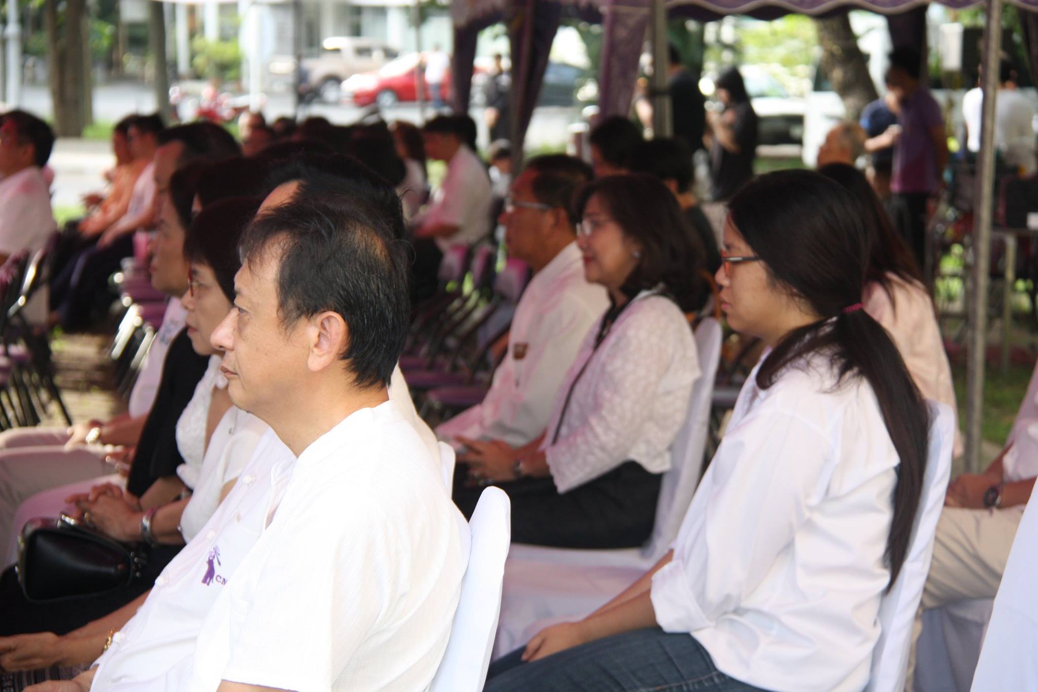 ร่วมพิธีทำบุญตักบาตรเนื่องในวันอาสาฬหบูชา ประจำปี 2560
