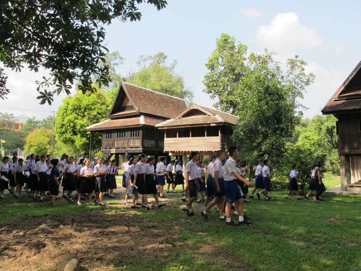 คณะครูและนักเรียนจากโรงเรียนเทพบดินทร์วิทยาเชียงใหม่ เยี่ยมชมพิพิธภัณฑ์เรือนโบราณล้านนา มช.