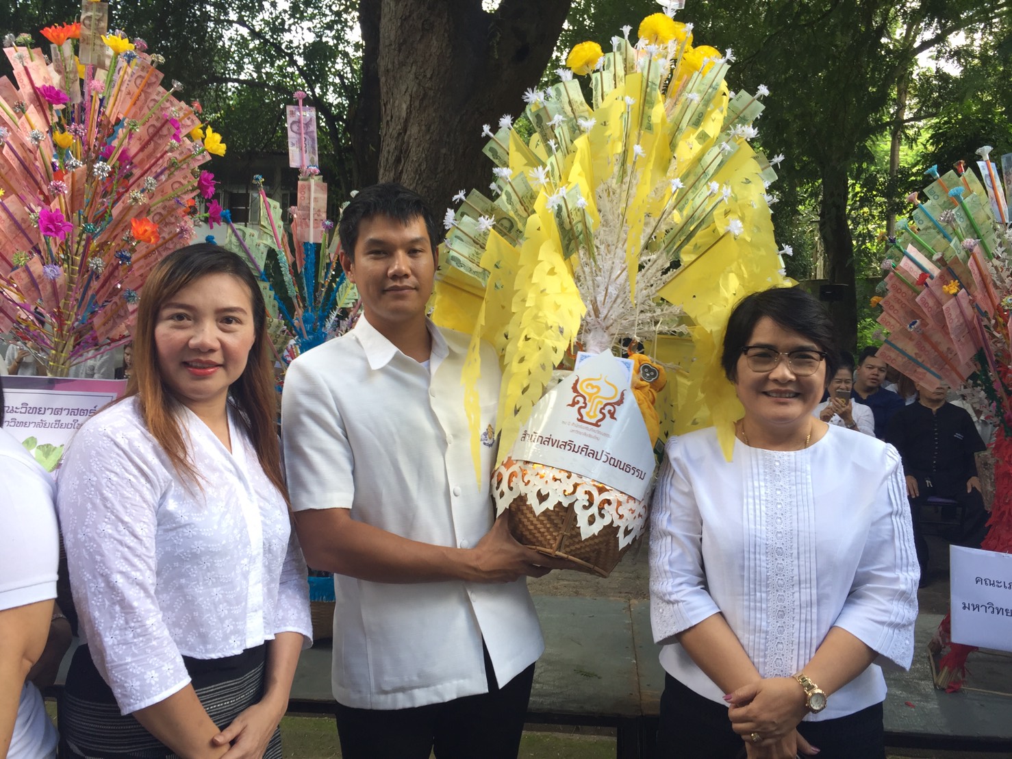 ร่วมถวายกฐินมหาวิทยาลัยเชียงใหม่ ประจำปี พ.ศ. 2560