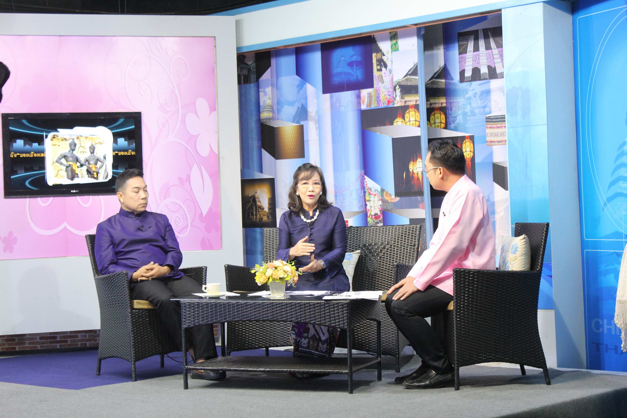 ประชาสัมพันธ์การจัดงานงาน“หมู่บ้านล้านนา : พิพิธภัณฑ์มีชีวิต วิถีชีวิตล้านนา” และ “ลานสรวงข่วงศิลป์” ในรายการมองเมืองเหนือ