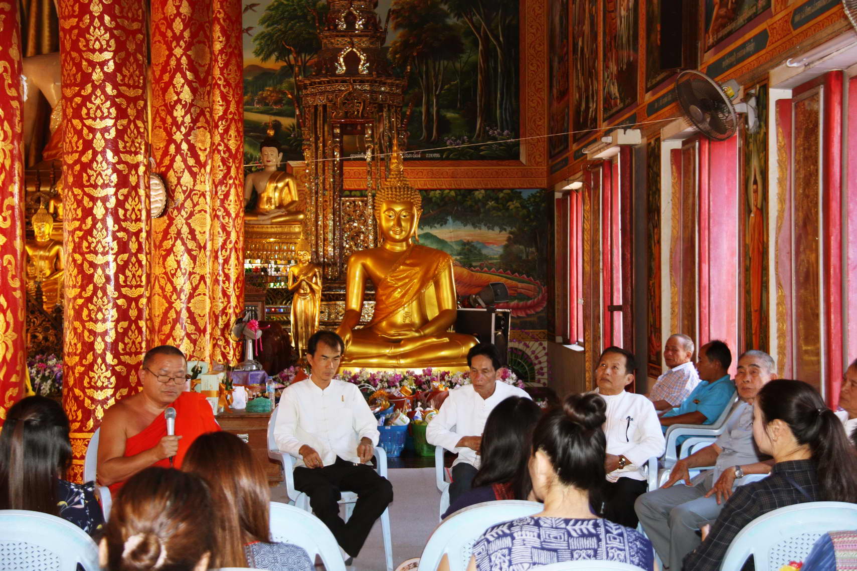 การบรรยายให้ความรู้เกี่ยวกับประเพณีปอยหลวง