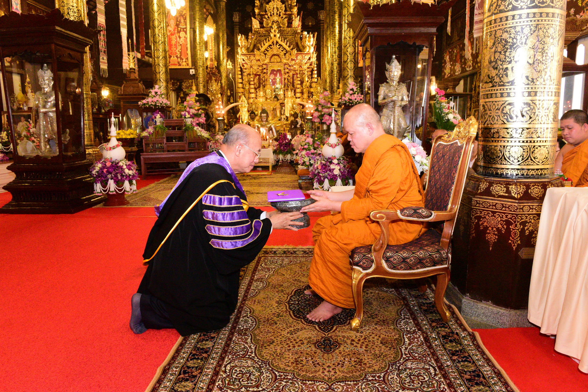 ร่วมพิธีถวายปริญญาปรัชญาดุษฎีบัณฑิตกิตติมศักดิ์ (ปรัชญาและศาสนา) แด่พระราชวิสุทธิญาณ