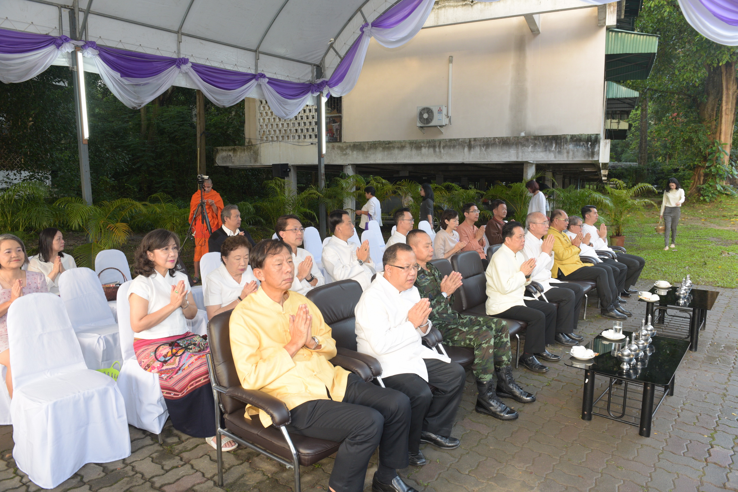 ร่วมพิธีทำบุญตักบาตรเทโวโรหณะ เนื่องในวันออกพรรษา ประจำปี  2561