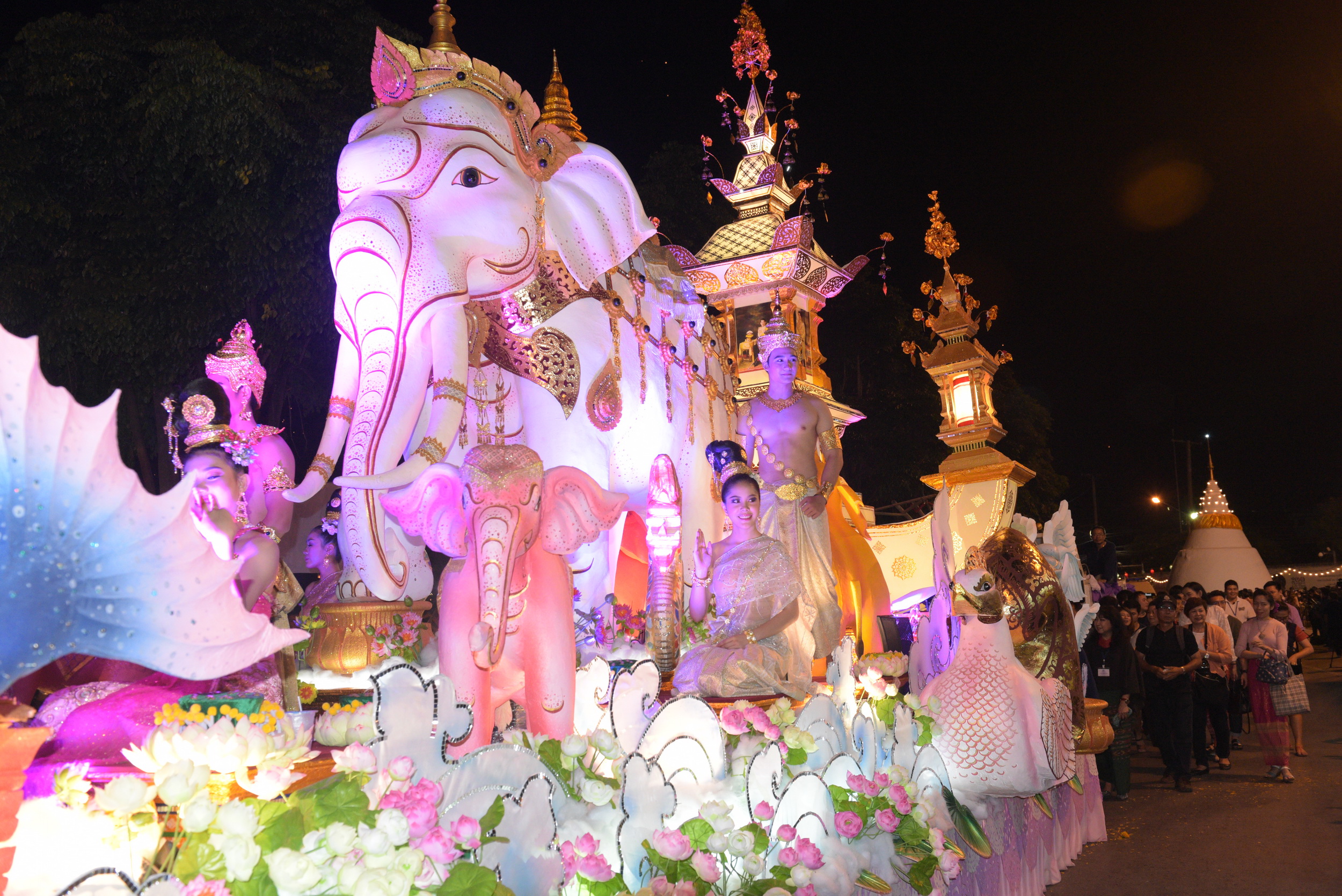 ร่วมงานขบวนแห่กระทงใหญ่ ประเพณียี่เป็งเชียงใหม่ ประจำปี 2561