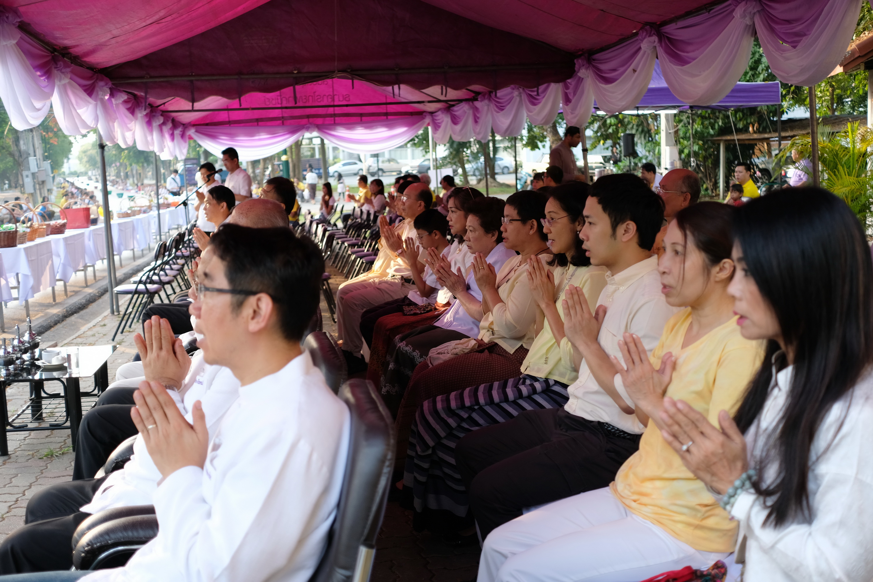 พิธีทำบุญตักบาตรเนื่องในวันวิสาขบูชา ประจำปี 2562