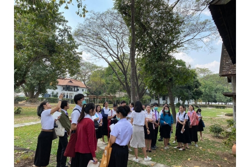 คณาจารย์และนักศึกษาจากคณะศึกษาศาสตร์ มช. เยี่ยมชมพิพิธภัณฑ์เรือนโบราณล้านนา มช.