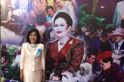 รับรางวัลเกียรติคุณบุคคลต้นแบบ แม่พิมพ์ดีเด่น สาขาผู้ส่งเสริมศิลปวัฒนธรรมไทยดีเด่น ประจำปี 2558