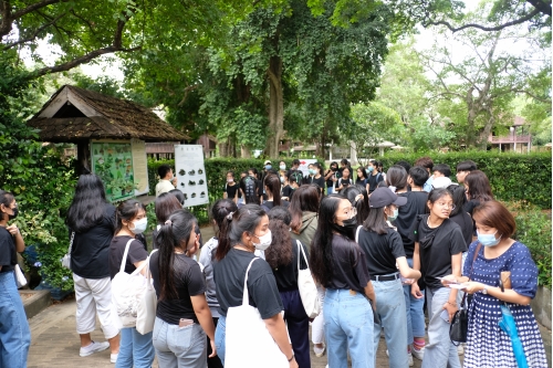 คณาจารย์และนักศึกษาในภาควิชาชีววิทยา คณะวิทยาศาสตร์และเทคโนโลยี มหาวิทยาลัยราชภัฏเชียงใหม่ เข้าทัศนศึกษาเยี่ยมชมพิพิธภัณฑ์เรือนโบราณล้านนา มช. 