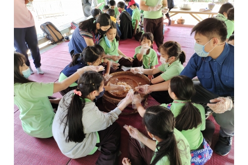 คณะครูและนักเรียนจากโรงเรียนต้นกล้า เข้าทัศนศึกษาและทำกิจกรรมศิลปวัฒนธรรม ณ พิพิธภัณฑ์เรือนโบราณล้านนา มช.  