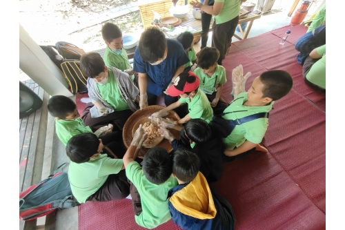 คณะครูและนักเรียนจากโรงเรียนต้นกล้า เข้าทัศนศึกษาและทำกิจกรรมศิลปวัฒนธรรม ณ พิพิธภัณฑ์เรือนโบราณล้านนา มช.  
