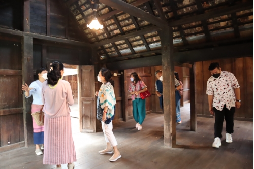 ให้การต้อนรับคณะผู้บริหารในเครือเซ็นทรัลพัฒนา