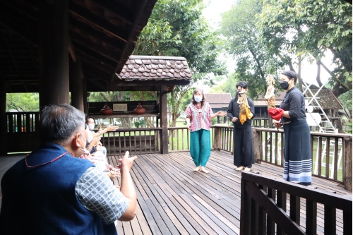 ให้การต้อนรับคณะผู้บริหารในเครือเซ็นทรัลพัฒนา