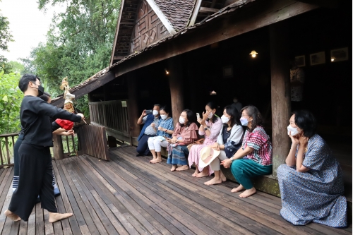 ให้การต้อนรับคณะผู้บริหารในเครือเซ็นทรัลพัฒนา