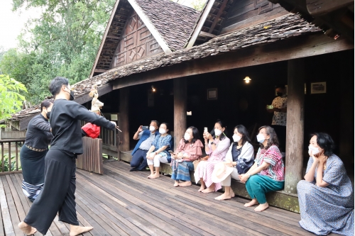 ให้การต้อนรับคณะผู้บริหารในเครือเซ็นทรัลพัฒนา