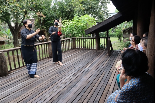 ให้การต้อนรับคณะผู้บริหารในเครือเซ็นทรัลพัฒนา