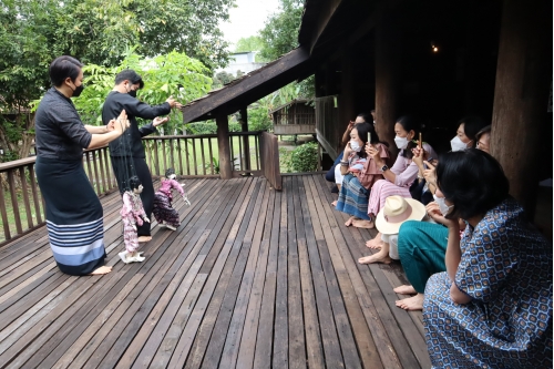 ให้การต้อนรับคณะผู้บริหารในเครือเซ็นทรัลพัฒนา