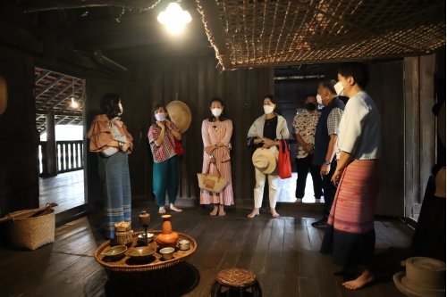 ให้การต้อนรับคณะผู้บริหารในเครือเซ็นทรัลพัฒนา