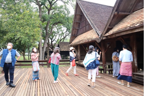 ให้การต้อนรับคณะผู้บริหารในเครือเซ็นทรัลพัฒนา   
