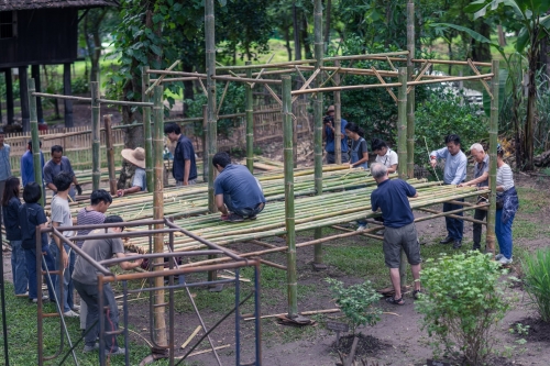 การสร้างเรือนเครื่องผูก ภายใต้กิจกรรม - Building a bamboo house of the “Artisans Talk” woodworking and traditional kruang puuk house construction workshop