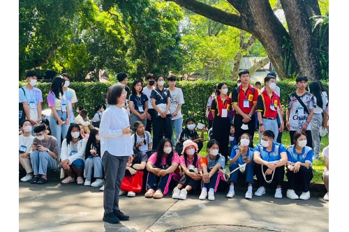 ให้การต้อนรับรองปลัดสำนักนายกรัฐมนตรี พร้อมด้วยบุคลากรจากสำนักงานปลัดสำนักนายกรัฐมนตรี และผู้เข้าร่วมโครงการสร้างเด็กและเยาวชนตันแบบ รู้ รัก สามัคคี และสำนึกความเป็นไทย : เด็กอวด (ทำ) ดี รุ่นที่ 2