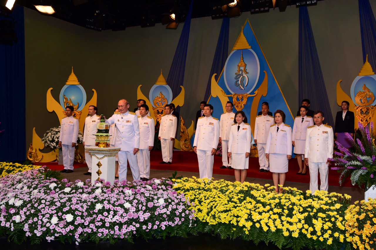 ร่วมบันทึกเทปถวายพระพรชัยมงคล ในโอกาสมหามงคลเฉลิมพระชนมพรรษา สมเด็จพระนางเจ้าสิริกิติ์ พระบรมราชินีนาถ 12 สิงหาคม พ.ศ. 2558