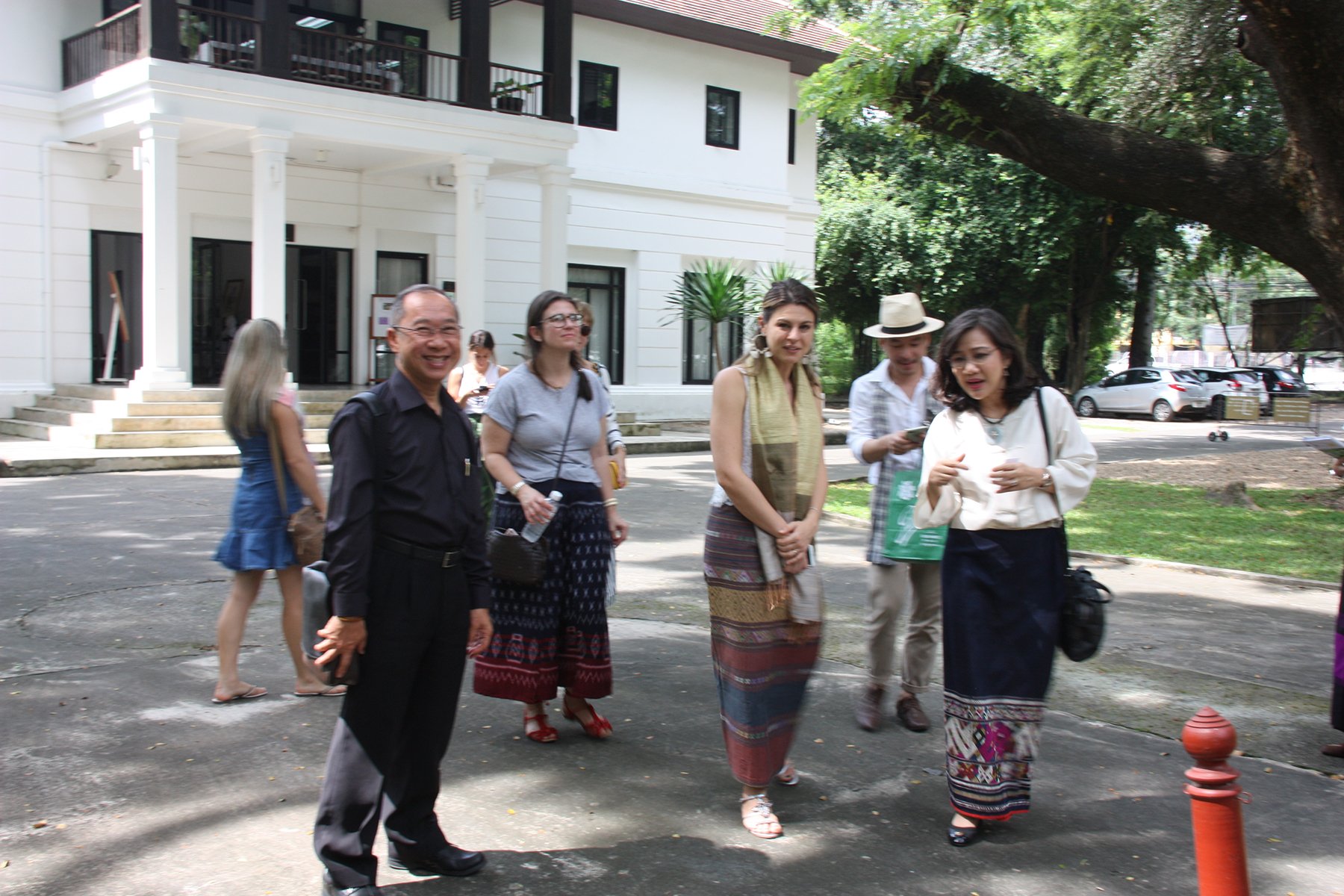 เอกอัครราชทูตไทยประจำกรุงบราซิลเลีย นำคณะนักออกแบบชั้นนำชาวบราซิล เข้าเยี่ยมชมพิพิธภัณฑ์เรือนโบราณล้านนา