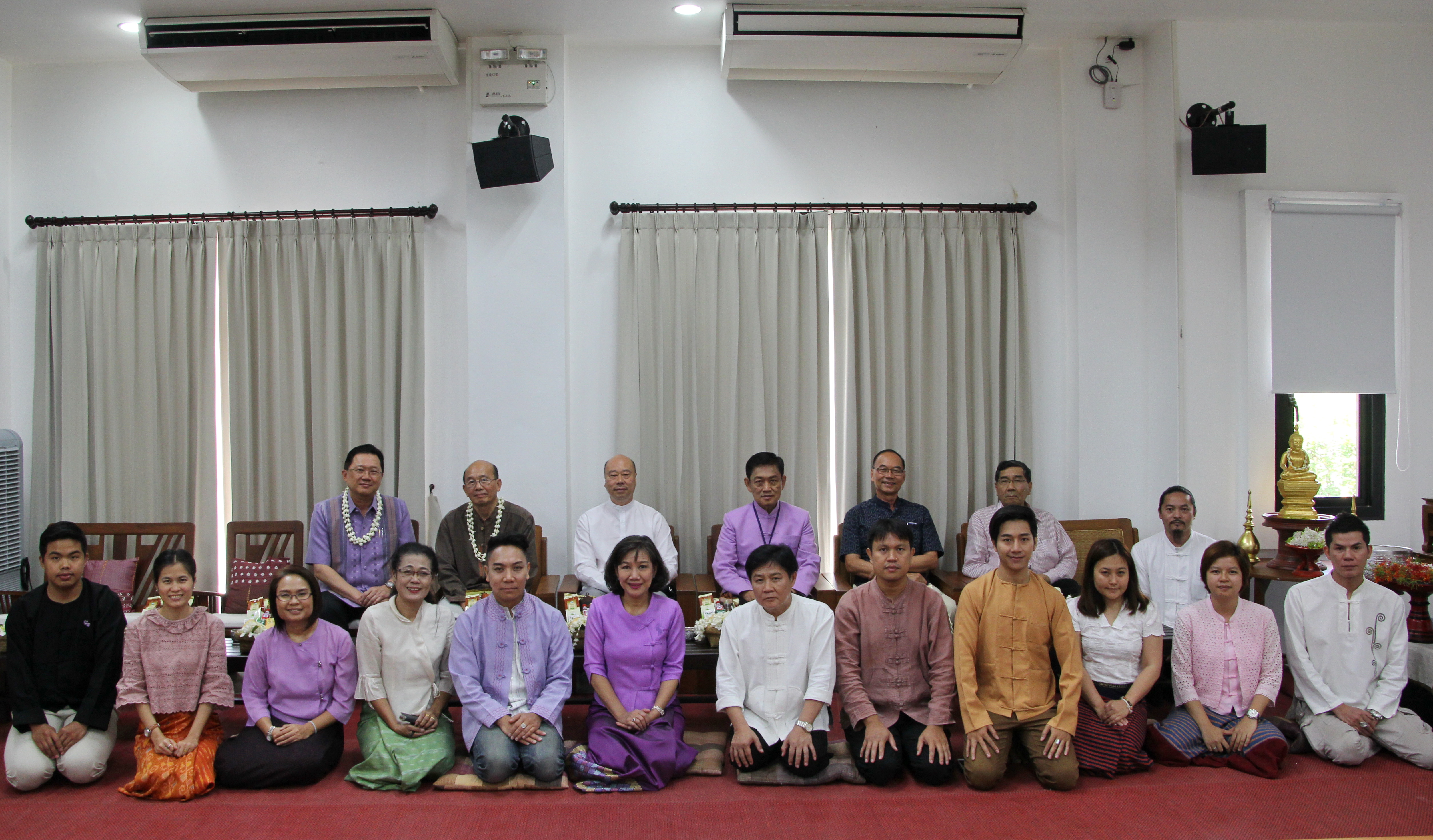 พิธีสระเกล้าดำหัว อดีตผู้บริหาร และคณะกรรมการอำนวยการประจำสำนักส่งเสริมศิลปวัฒนธรรม ประจำปี 2558