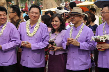 ร่วมพิธีดำหัวอดีตอธิการบดี อธิการบดี และคณาจารย์ผู้อาวุโส ของมหาวิทยาลัยเชียงใหม่ ประจำปี 2559