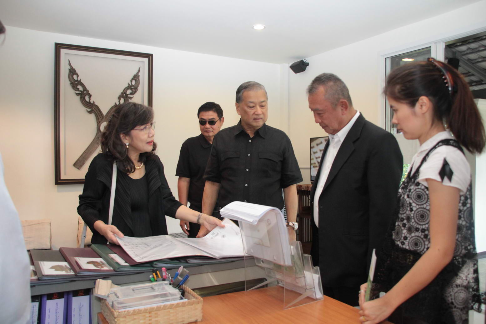 ให้การต้อนรับ ม.ร.ว.สุขุมพันธุ์ บริพัตร ประธานมูลนิธิจุมภฏ-พันธุ์ทิพย์ และคณะกรรมการมูลนิธิ เมื่อวันที่ 21 ตุลาคม 2559