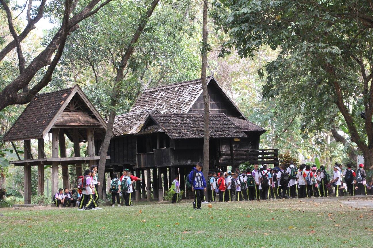  ต้อนรับคณาจารย์และนักเรียนจากโรงเรียนมัธยมวิทยา ลำปาง