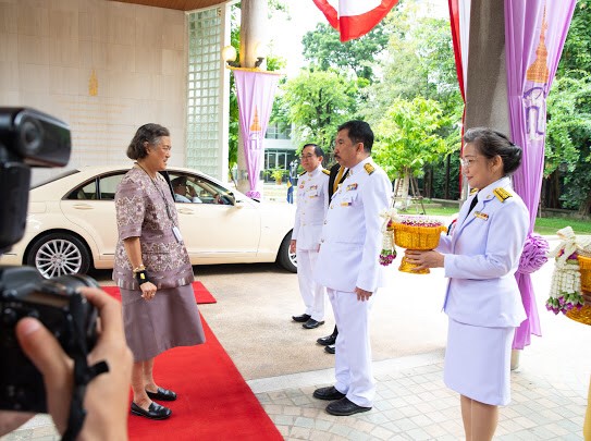 เฝ้าฯ รับเสด็จสมเด็จพระกนิษฐาธิราชเจ้า กรมสมเด็จพระเทพรัตนราชสุดาฯ สยามบรมราชกุมารี