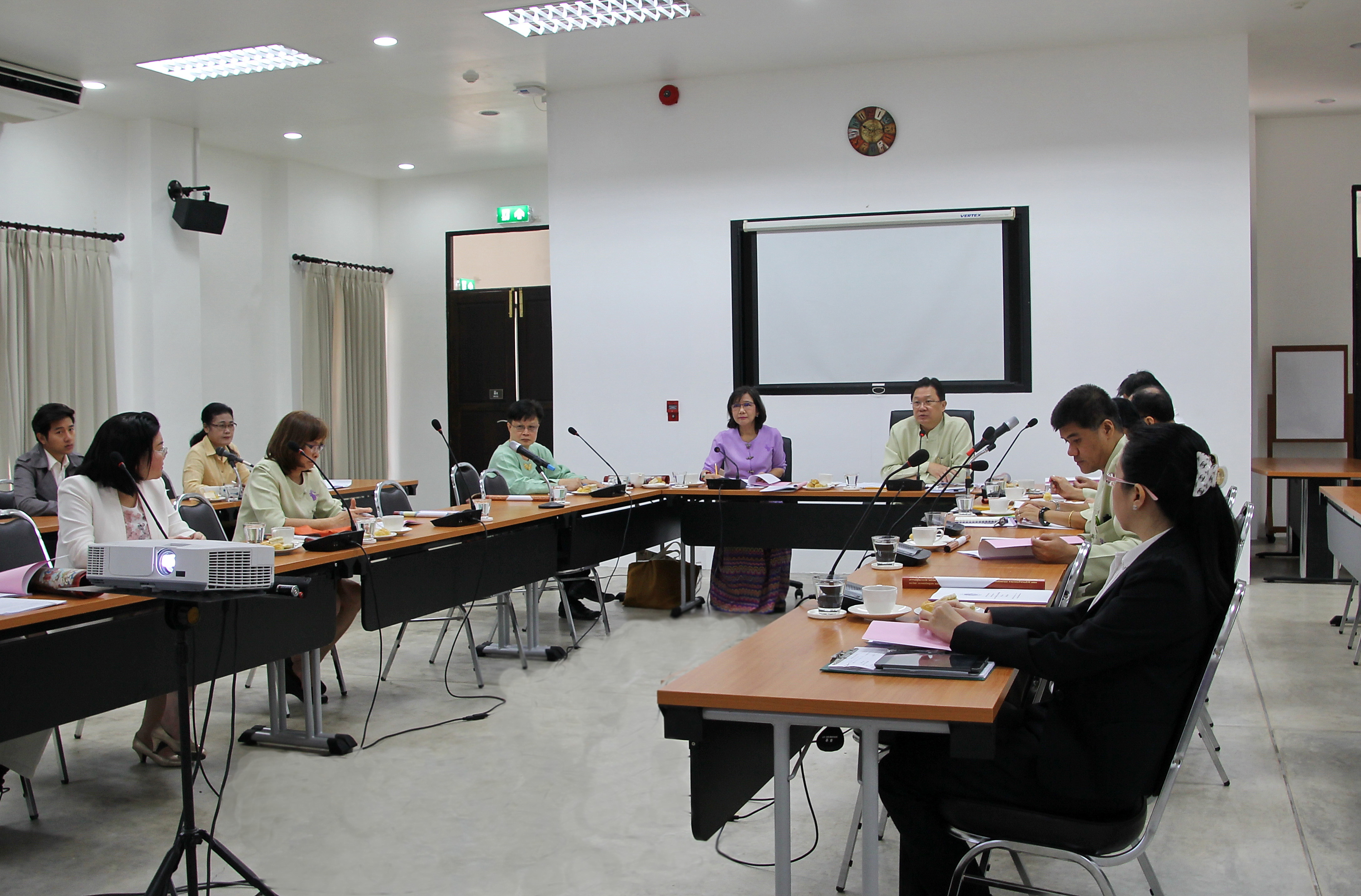 	การประชุมคณะกรรมการอำนวยการโครงการล้านนาคดีศึกษา มหาวิทยาลัยเชียงใหม่ ครั้งที่ 1/2558 
