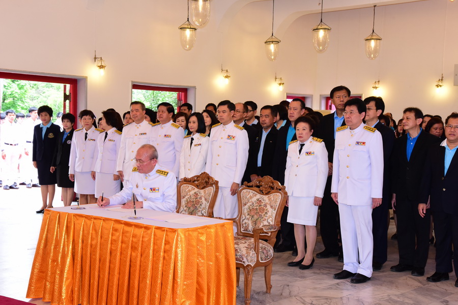 ร่วมพิธีลงนามถวายพระพรชัยมงคลและถวายราชสดุดี สมเด็จพระนางเจ้าฯ พระบรมราชินีนาถ เนื่องในโอกาสที่ทรงมีพระชนมายุครบ 84 พรรษา (12 สิงหามหาราชินี)