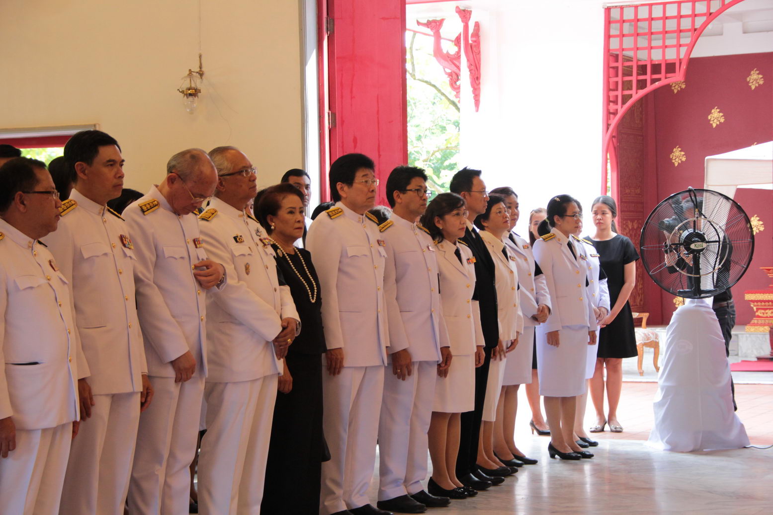 ร่วมพิธีลงนามถวายความอาลัย พระบาทสมเด็จพระปรมินทรมหาภูมิพล อดุลยเดช มหิตลาธิเบศรรามาธิบดี จักรีนฤบดินทร สยามมินทราธิราช บรมนาถบพิตร